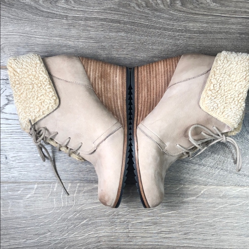 Nordstrom Caslon Leather Suede Wedge Bootie Fleece Trim Ivory Cream 8 - Picture 11 of 14